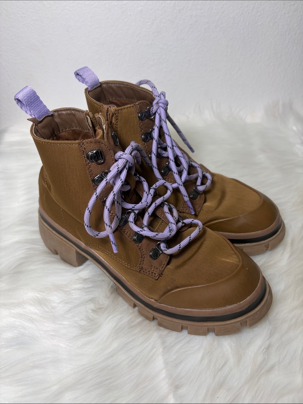 Steve Madden Brown Lace-Up Ankle Boots with Lavender Laces